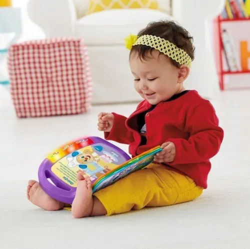 fisher_price_interaktywna_3.webp Fisher-Price FISHER PRICE INTERAKTYWNA EDUKACYJNA KSIĄŻECZKA Z WIERSZYKAMI PO POLSKU