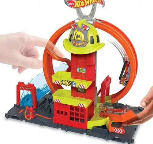 hot_wheels_zestaw_remiza__3.webp HOT WHEELS ZESTAW REMIZA STRAŻACKA SUPERPĘTLA