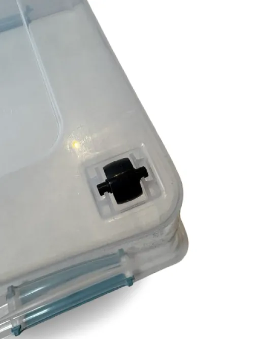 pojemnik_plastikowy_pudek_3.webp POJEMNIK PLASTIKOWY PUDEŁKO PUDŁO ORGANIZER PRZEZROCZYSTY Z POKRYWĄ 60L